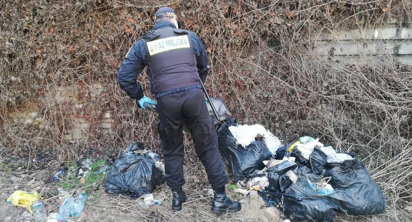 Kolejni śmieciarze ukarani