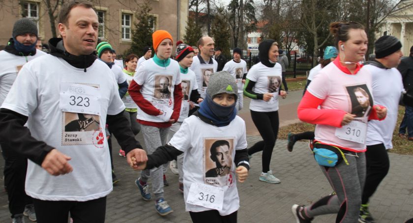 Ponownie pobiegną tropem wilczym