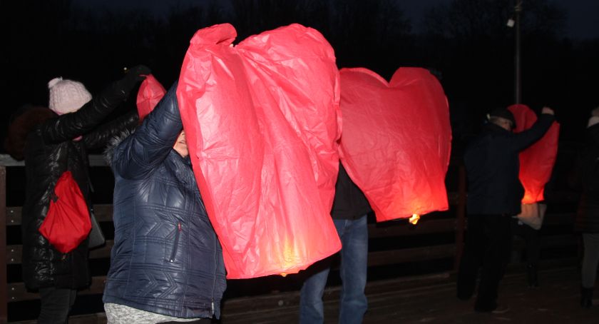 Wypuścili lampiony do nieba