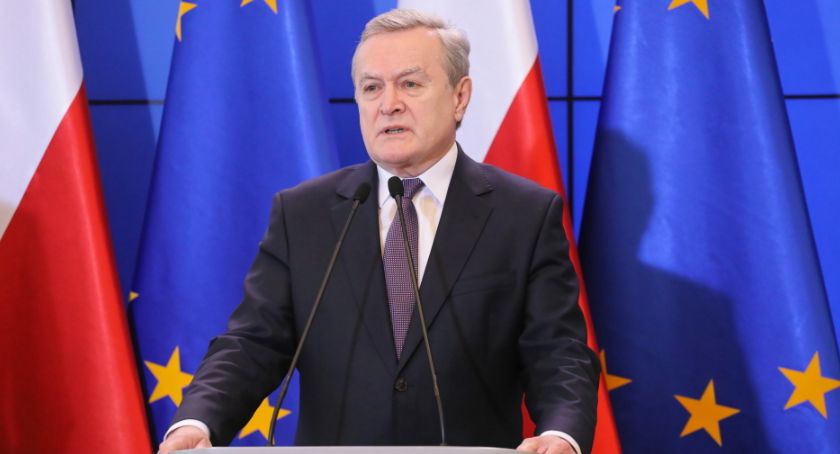 Wicepremier Gliński: będą bardziej rygorystyczne przepisy mające ograniczyć epidemię koronawirusa