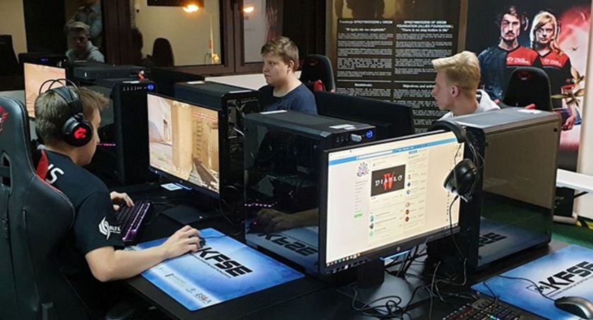 Rozgrywki w szkolnym E-sporcie