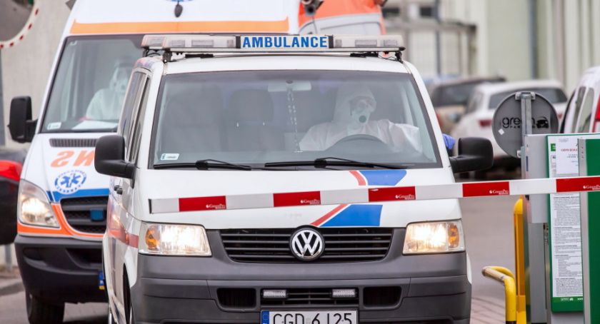 Naukowiec: wariant optymistyczny zakłada, że fala epidemiologiczna powinna zanikać na początku lata