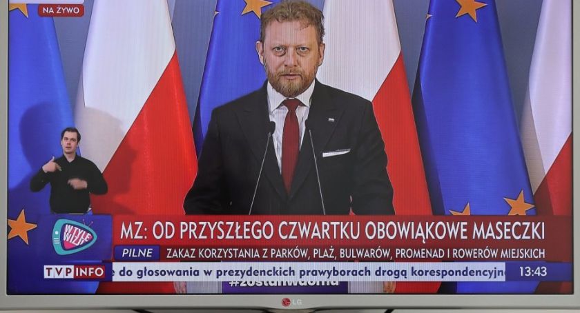 Szumowski: od 16 kwietnia obowiązek zasłaniania nosa i ust w miejscach publicznych