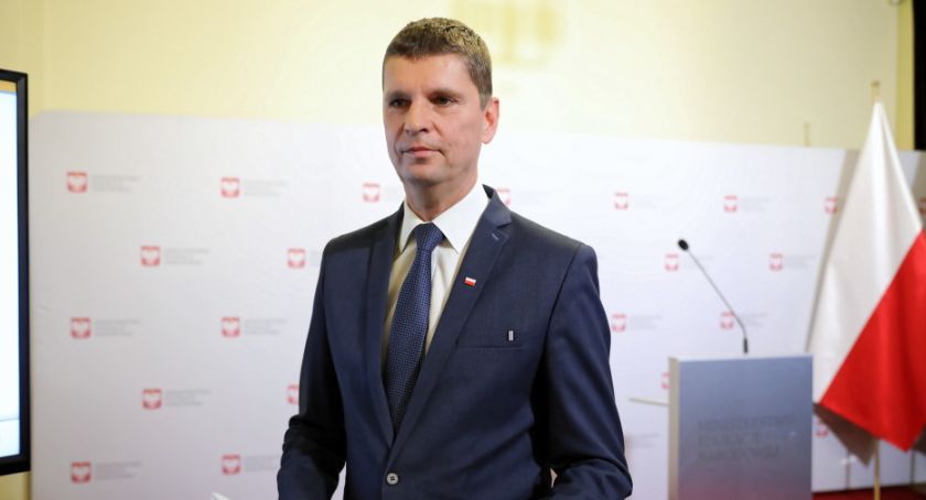 Piontkowski: rekrutacje do szkół średnich i wyższych zostaną przesunięte