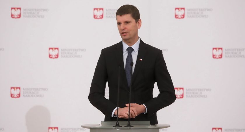 Piontkowski: uczniowie wrócą do szkół, gdy będzie to bezpieczne