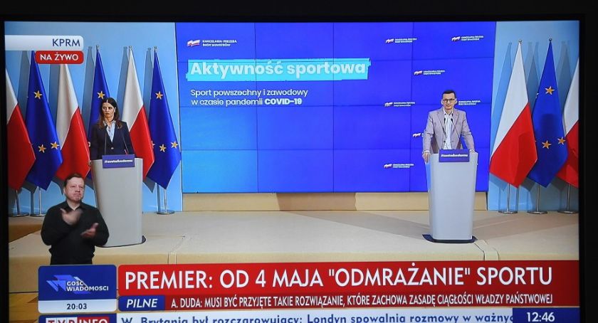 Premier: od 4 maja udostępnienie boisk, na których będzie mogło przebywać do 6 osób