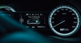 Czym się różni samochód hybrydowy od elektrycznego?