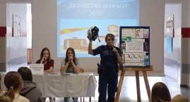 Z policjantami o bezpieczeństwie w czasie wakacji