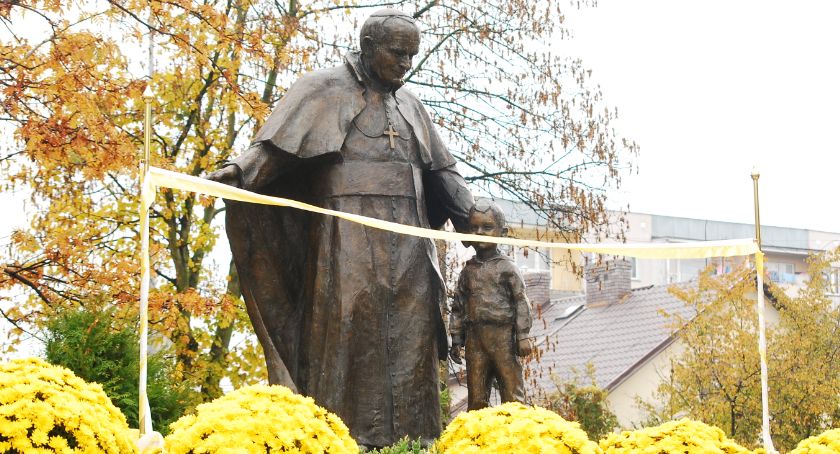 Nasze ślady JP2 - pomnik ku czci patrona, Płońsk 2012 rok