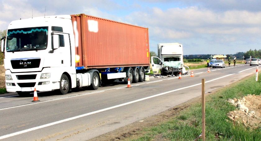 21-latek w ciężkim stanie po wypadku w Ćwiklinku