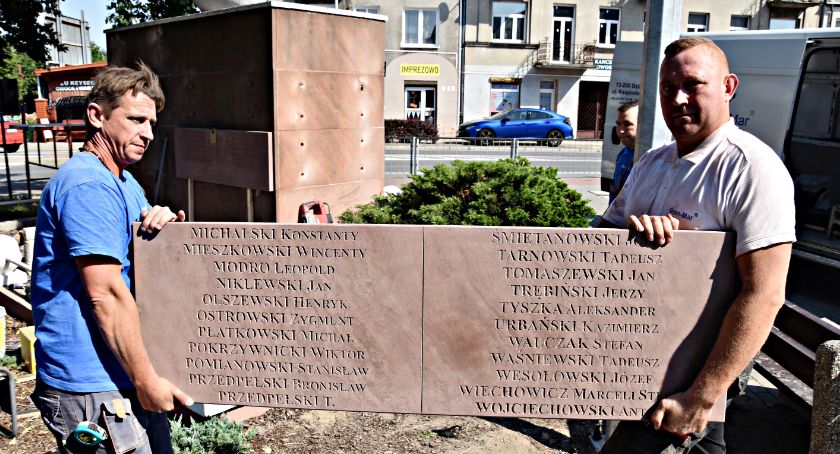 Brawo - montaż tablic z nazwiskami walczących o niepodległość