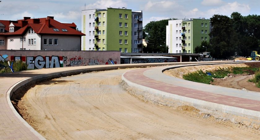 Foto-spacer - z wizytą na nowo budowanej ulicy