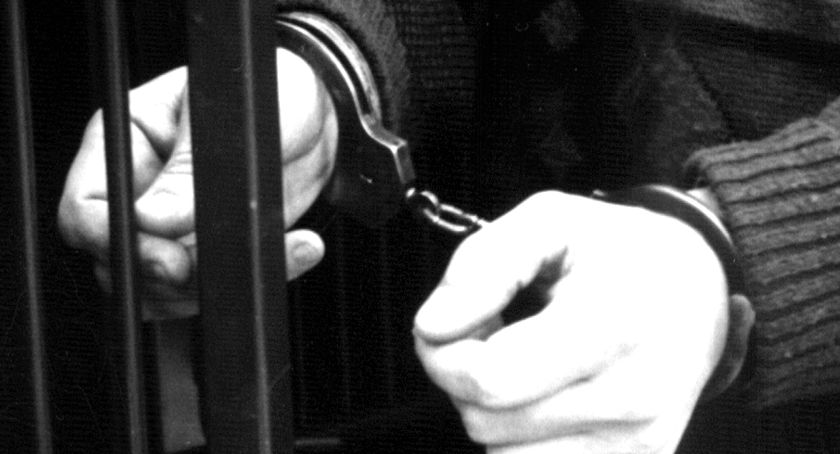 Zespół do spraw poszukiwań namierzył dwóch mężczyzn poszukiwanych listami gończymi