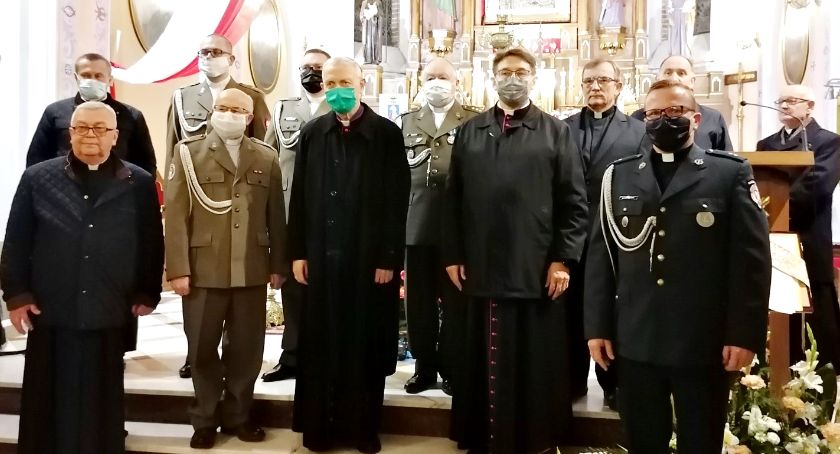 Uroczystość kapłańsko-wojskowa z udziałem biskupa w Baboszewie