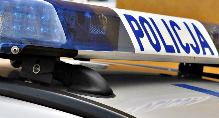 Potrącił rowerzystkę i odjechał - policja poszukuje świadków zdarzenia na drodze Karolinowo - Stara Wrona