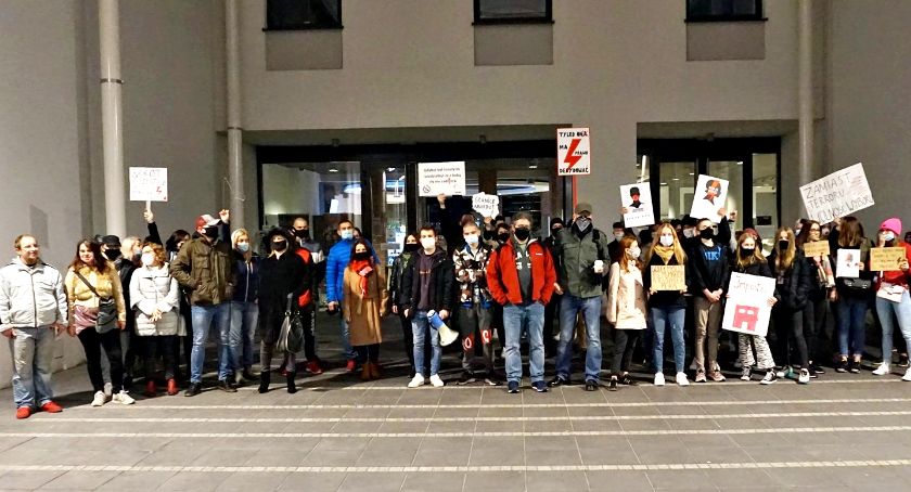 Protest w Płońsku - tym razem tylko kilkadziesiąt osób