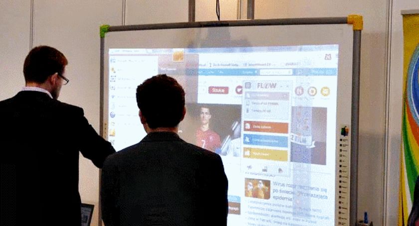 Kasa na aktywne tablice dla powiatowych szkół