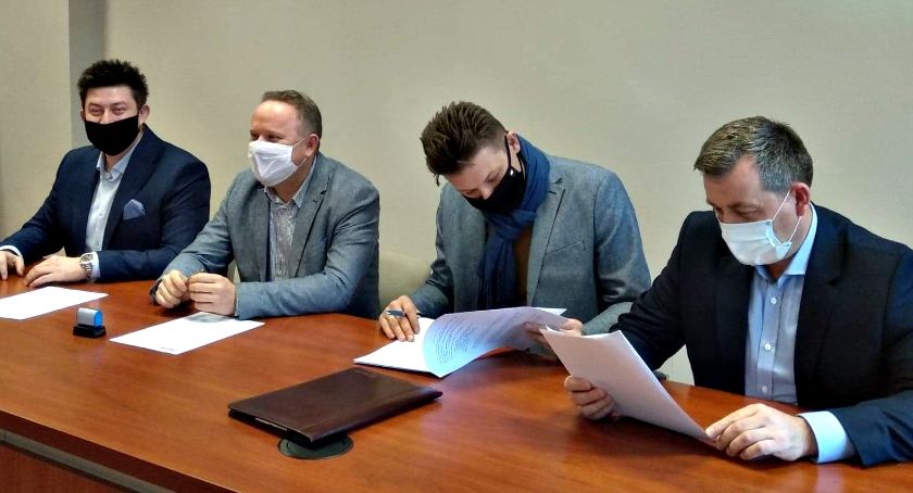Rondo w Baboszewie do remontu - w starostwie podpisano umowę w wykonawcą