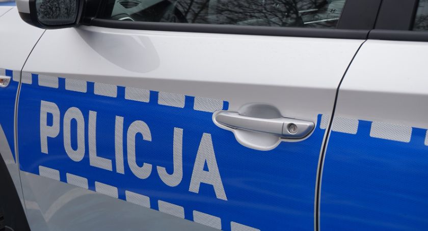 Fiat z quadem na polu