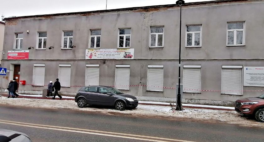 Stary ratusz do rozbiórki - działka pod MOPS i bibliotekę?