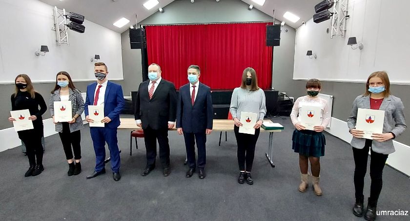 Najlepsi wyróżnieni - stypendia w Raciążu wręczono