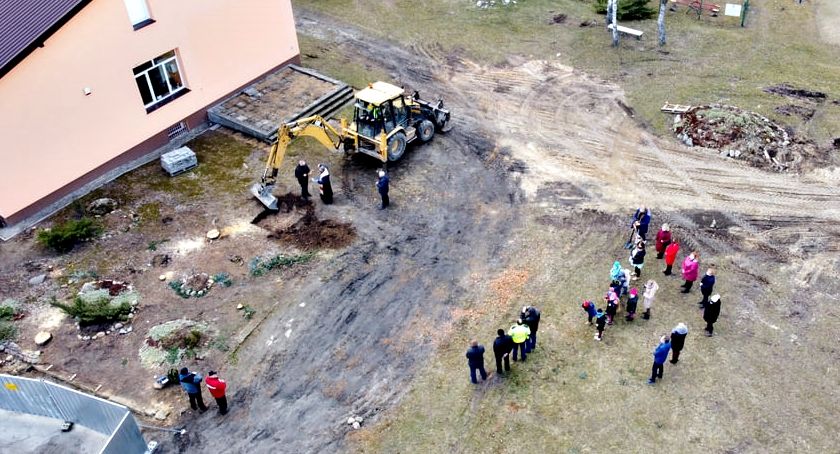 Budowa sali zainaugurowana - łopata wbita w Goławinie