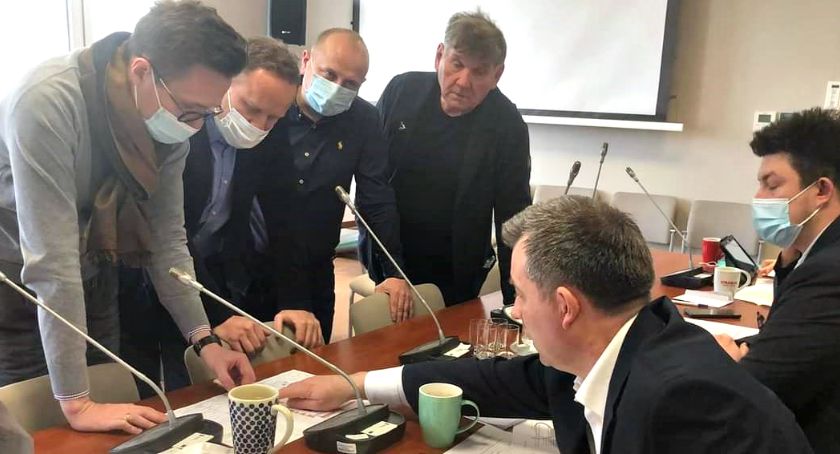 Jest porozumienie w sprawie uporządkowania terenu przy przychodniach, szpitalu i sanepidzie