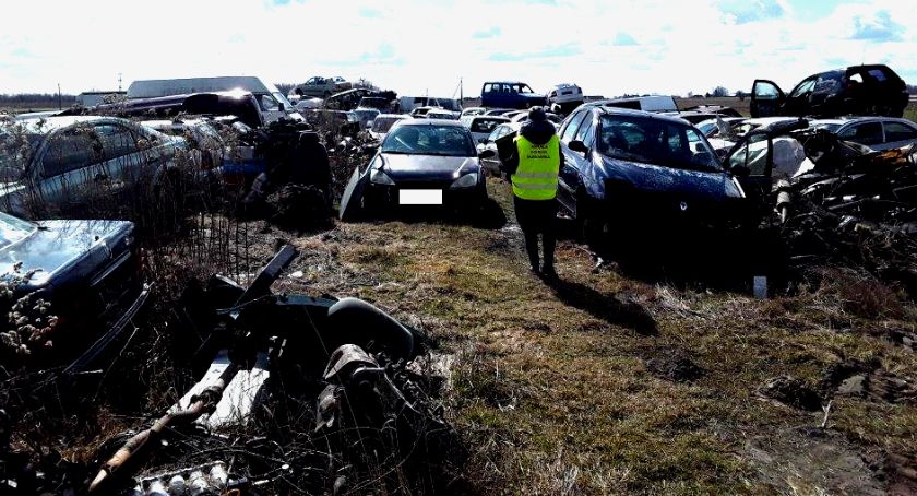 300 wraków aut na posesji - kontrola interwencyjna Wojewódzkiego Inspektoratu Ochrony Środowiska