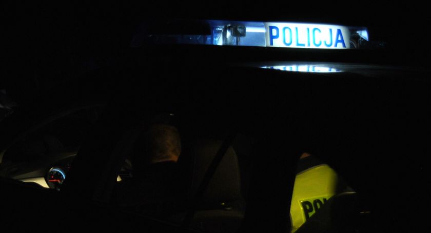 Nocne dachowanie - dwie osoby trafiły do szpitala