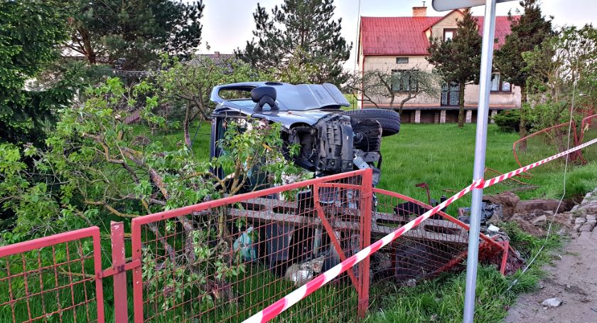 W słup i ogrodzenie na „podwójnym gazie”