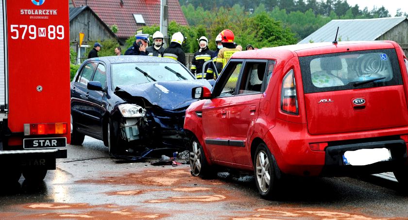 Czołówka w Kucharach Żydowskich - trzy osoby trafiły do szpitala