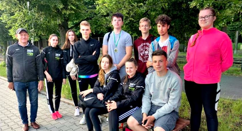 16 medali lekkoatletycznej młodzieży na mistrzostwach Mazowsza