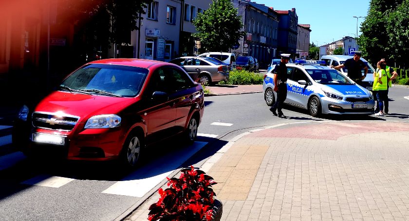 Wypadek na pasach - dwie poszkodowane oraz kierująca autem przewiezione do szpitala