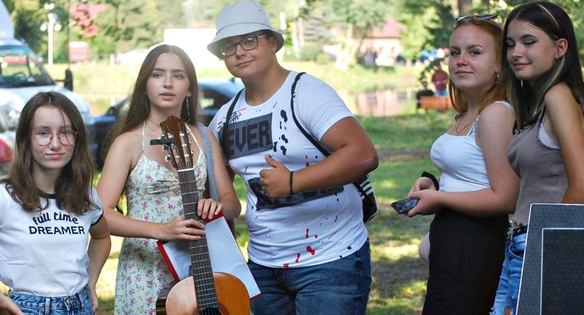 Mieszkańców gminy Załuski świętowanie w kroczewskim parku