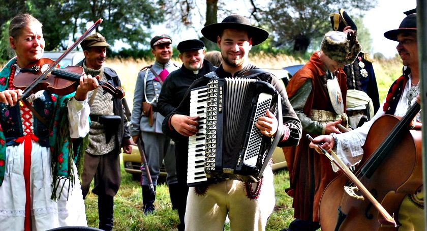 Chór, grupa rekonstrukcyjna i... kapela góralska, czyli intrygujący piknik w Pomianowie