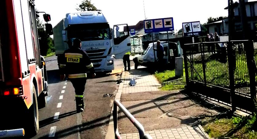 Ciężarówka w tył dostawczego w Nacpolsku - ranny przewieziony do szpitala