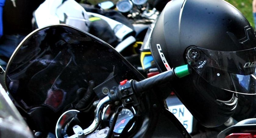 Jeden bez kasku i pijany, drugi nastoletni bez uprawnień - motorowerowe kontrole