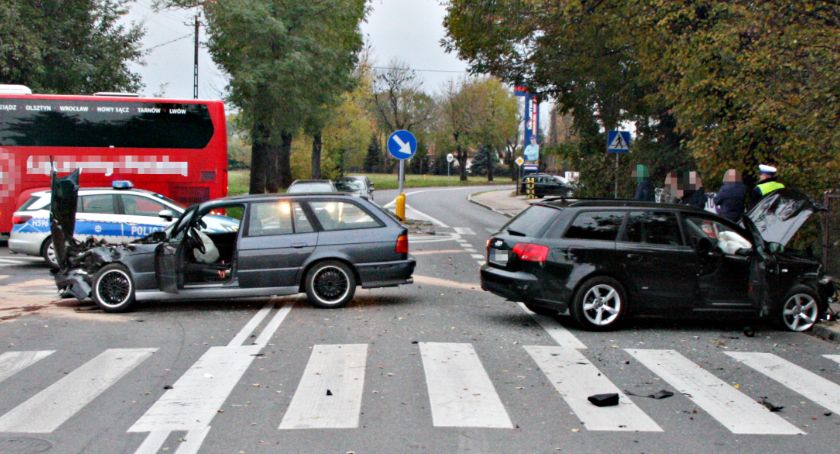 Audi z bmw na Wyszogrodzkiej - dwóch kierowców rannych