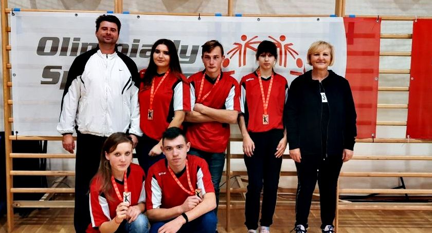 Pięć badmintonowych medali zawodników Olimpijczyka Płońsk w Kozienicach