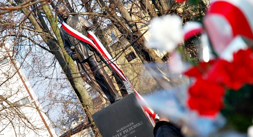 Niepodległość po raz pierwszy świętowana przed nowym pomnikiem marszałka Józefa Piłsudskiego