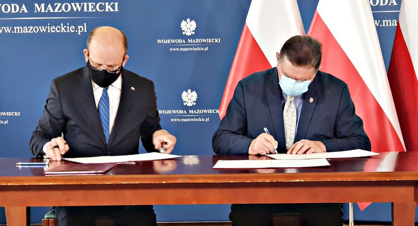 Burmistrz podpisał umowę - kasa na 5 przejść dla pieszych