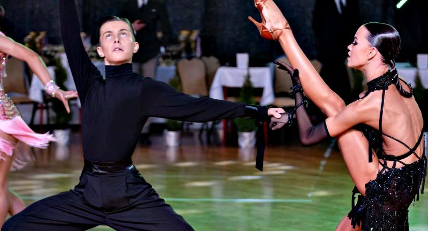 Nikola Bilińska i Antek Pacan mistrzami Polski w tańcach latynoamerykańskich 14-15-latków