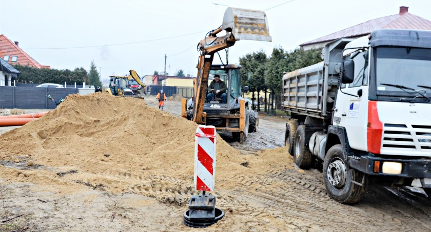 Kanalizacja nie tylko na Piaskowej i Szczęśliwej