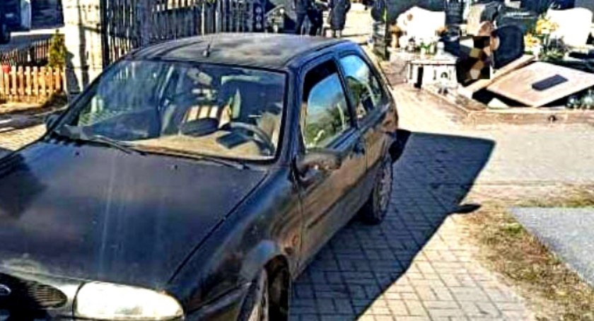 Wjechał... na cmentarz uszkadzając bramę, furtkę i pomniki