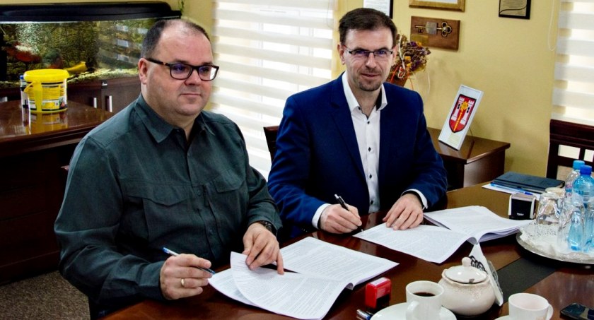 Drogi za blisko 10 milionów złotych - umowa w Czerwińsku podpisana