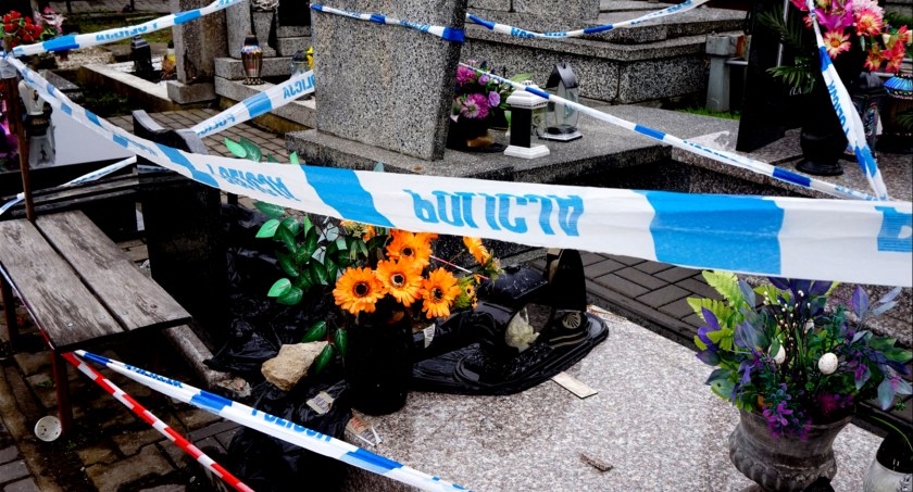 Policja o tragicznym zdarzeniu na cmentarzu w Kamienicy - zginął półtoraroczny chłopczyk
