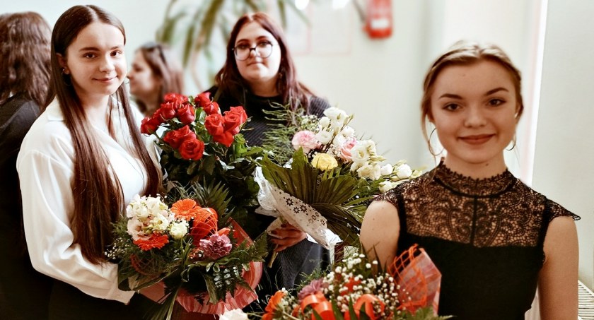 Maturzystów pożegnanie ze szkołą - LO Płońsk