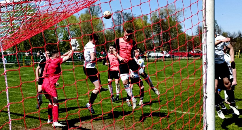 PAF traci lidera - Sona sześć punktów od podium