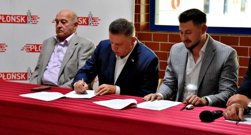 Umowa na modernizację basenu podpisana - zakończenie prac październik 2023 r.