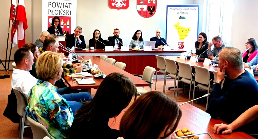 Brakuje pracowników do zbioru owoców - spotkanie w starostwie